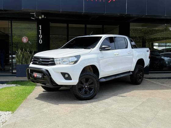 TOYOTA HILUX 2.8 SRV 4X4 CD 16V DIESEL 4P AUTOMÁTICO TOYOTA HILUX 2.8 SRV 4X4 CD 16V DIESEL 4P AUTOMÁTICO